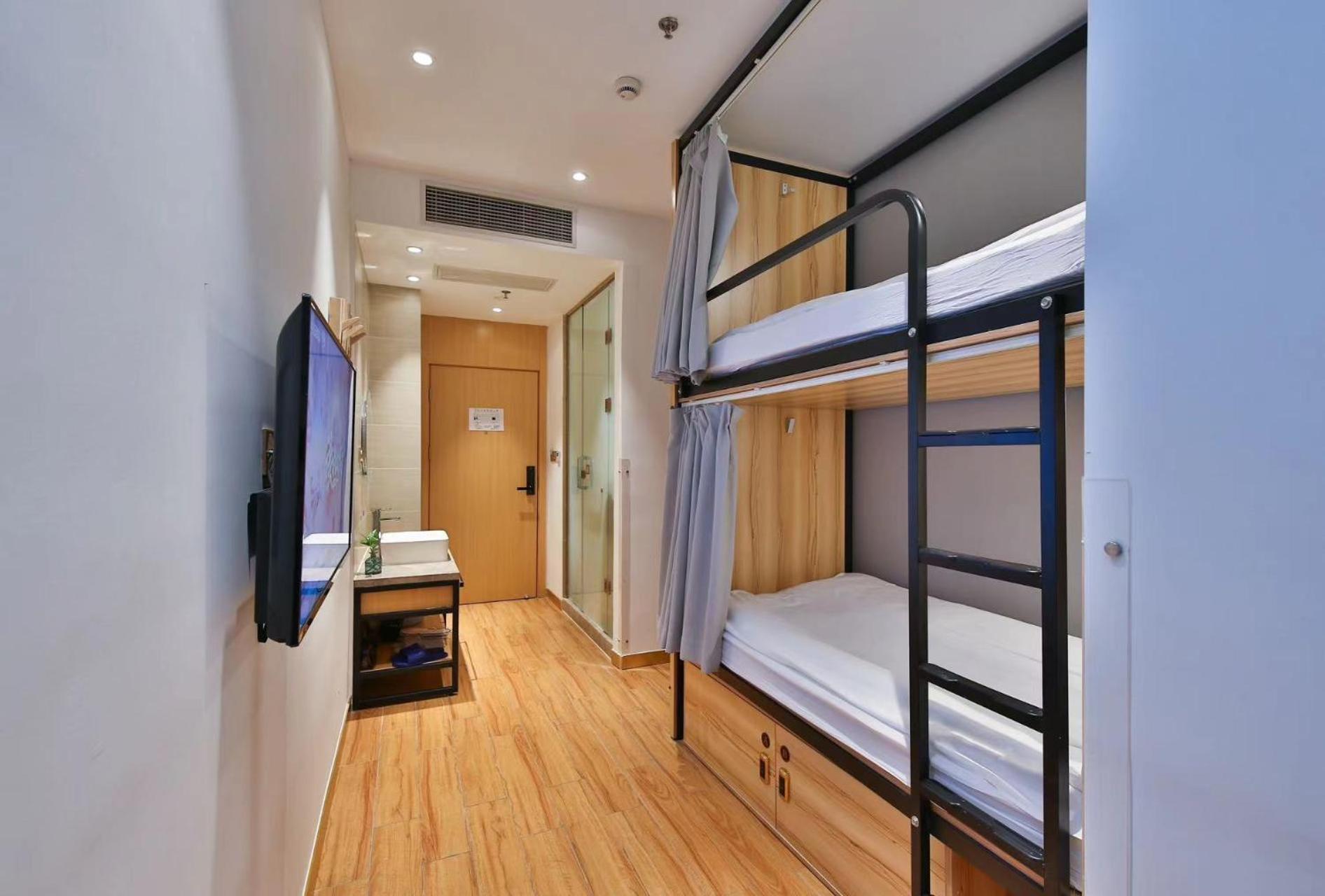 Pengpai Art Youth Hotel 2*