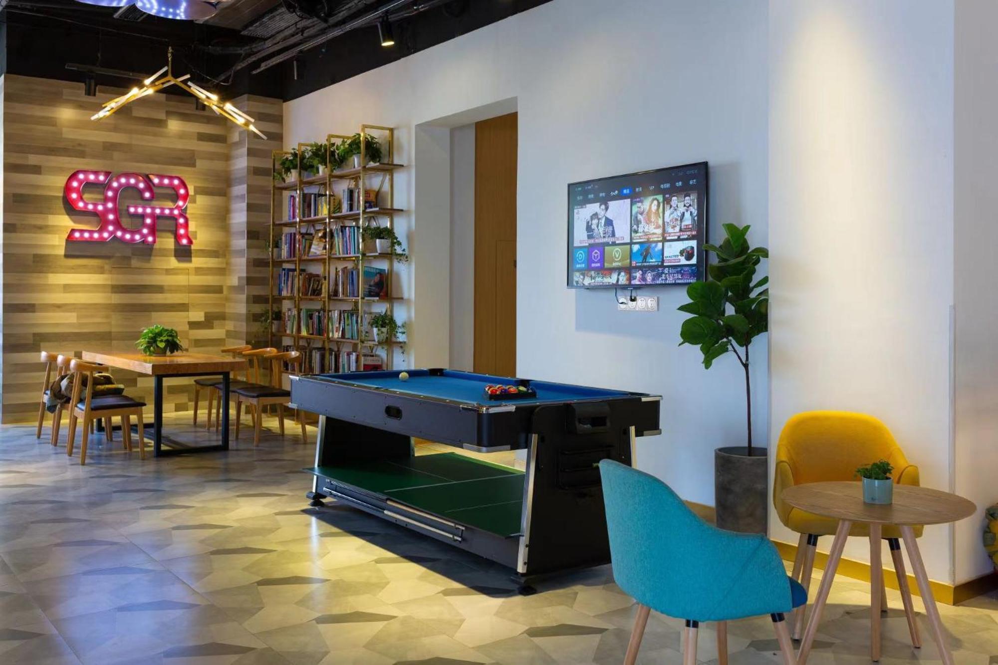 Pengpai Art Youth Hotel 2*